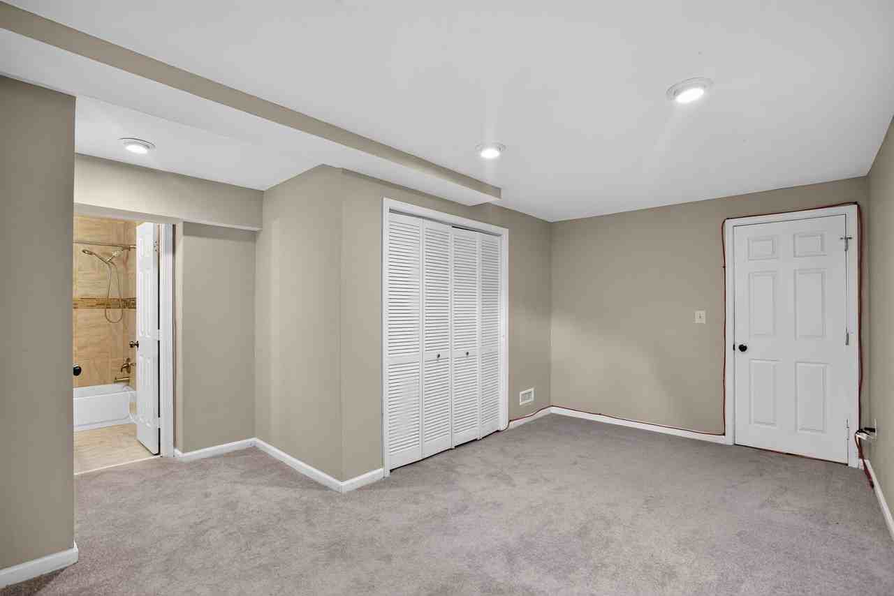11813 Murre Ct - Photo 7 of 17