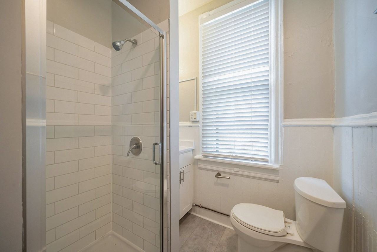 247 1/2 W 3rd Ave - Photo 3 of 10