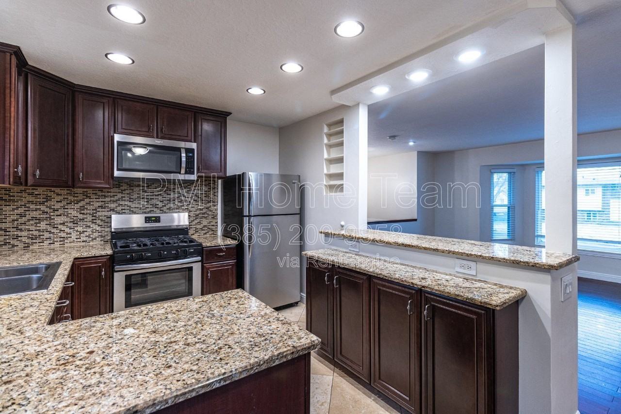 2205 N 1100 W - Photo 4 of 28
