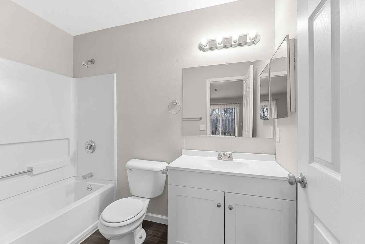 903 Shadow Ln - Photo 3 of 10