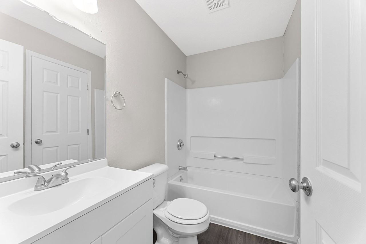 903 Shadow Ln - Photo 4 of 10