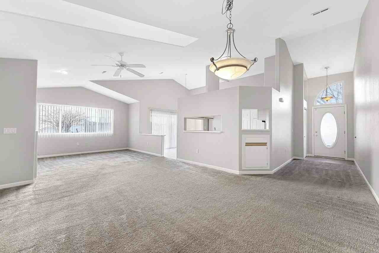 903 Shadow Ln - Photo 5 of 10