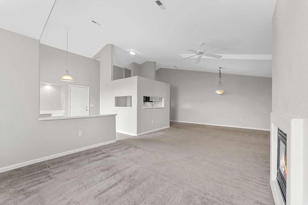 903 Shadow Ln - Photo 6 of 10