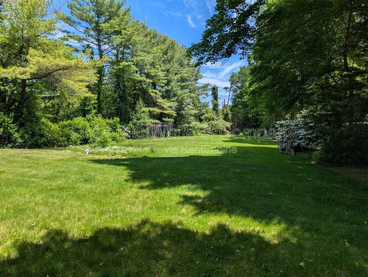 1040 Daniels Farm Rd - Photo 4 of 19