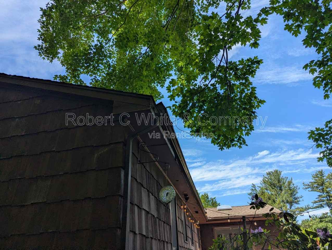 1040 Daniels Farm Rd - Photo 5 of 19