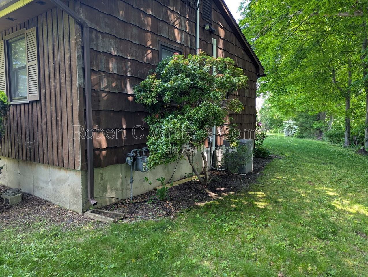 1040 Daniels Farm Rd - Photo 6 of 19