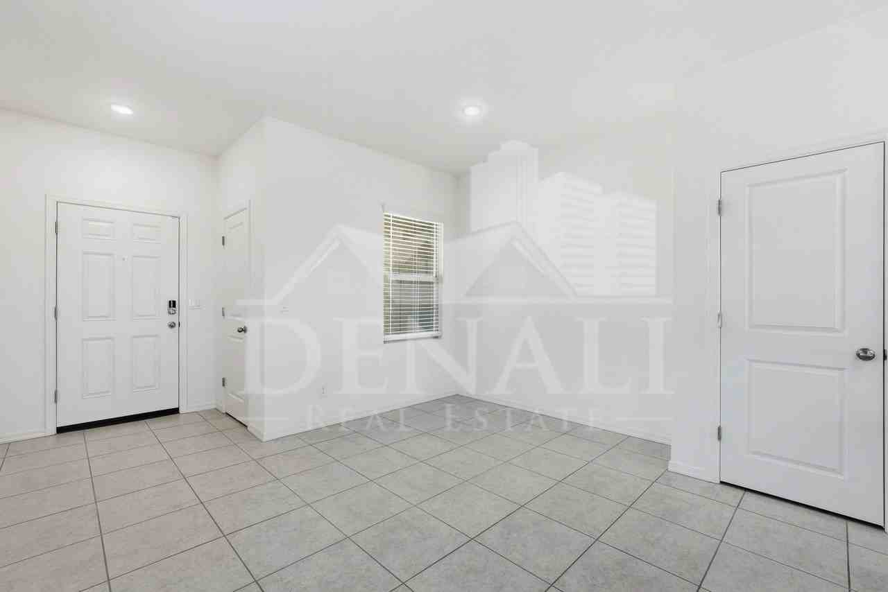 10941 N 165th Ave - Photo 3 of 30