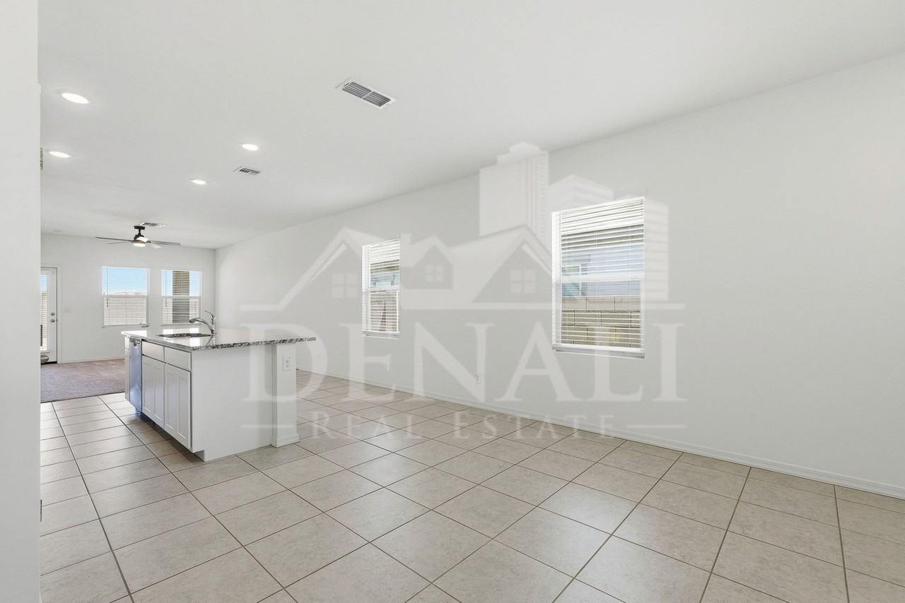 10941 N 165th Ave - Photo 5 of 30