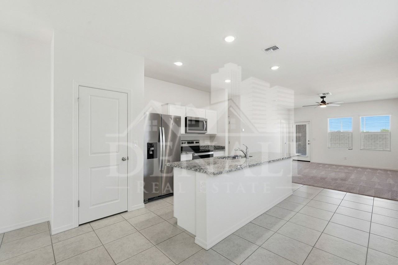 10941 N 165th Ave - Photo 6 of 30