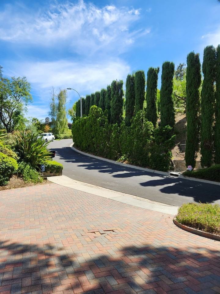 18706 Edleen Dr - Photo 2 of 50