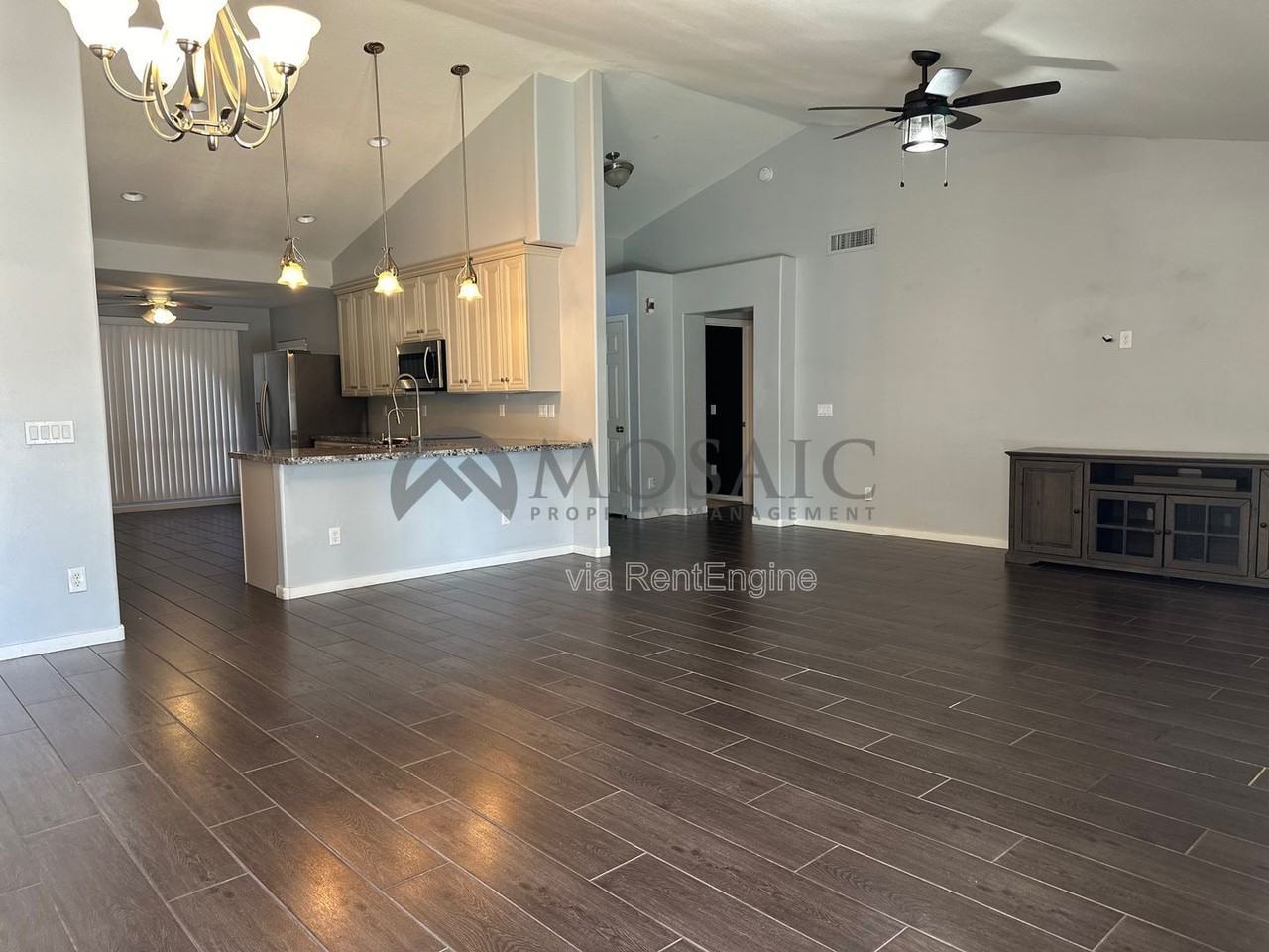 411 N Leoma Ln - Photo 4 of 25
