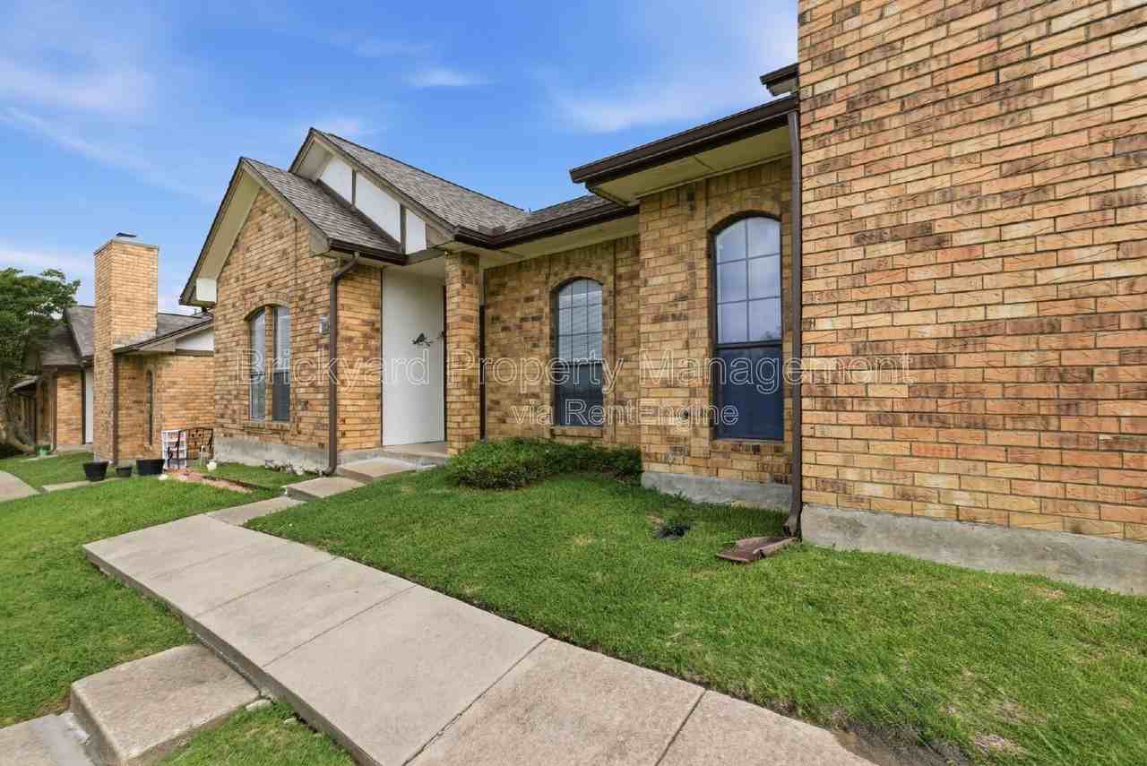6324 Alissa Dr - Photo 4 of 25