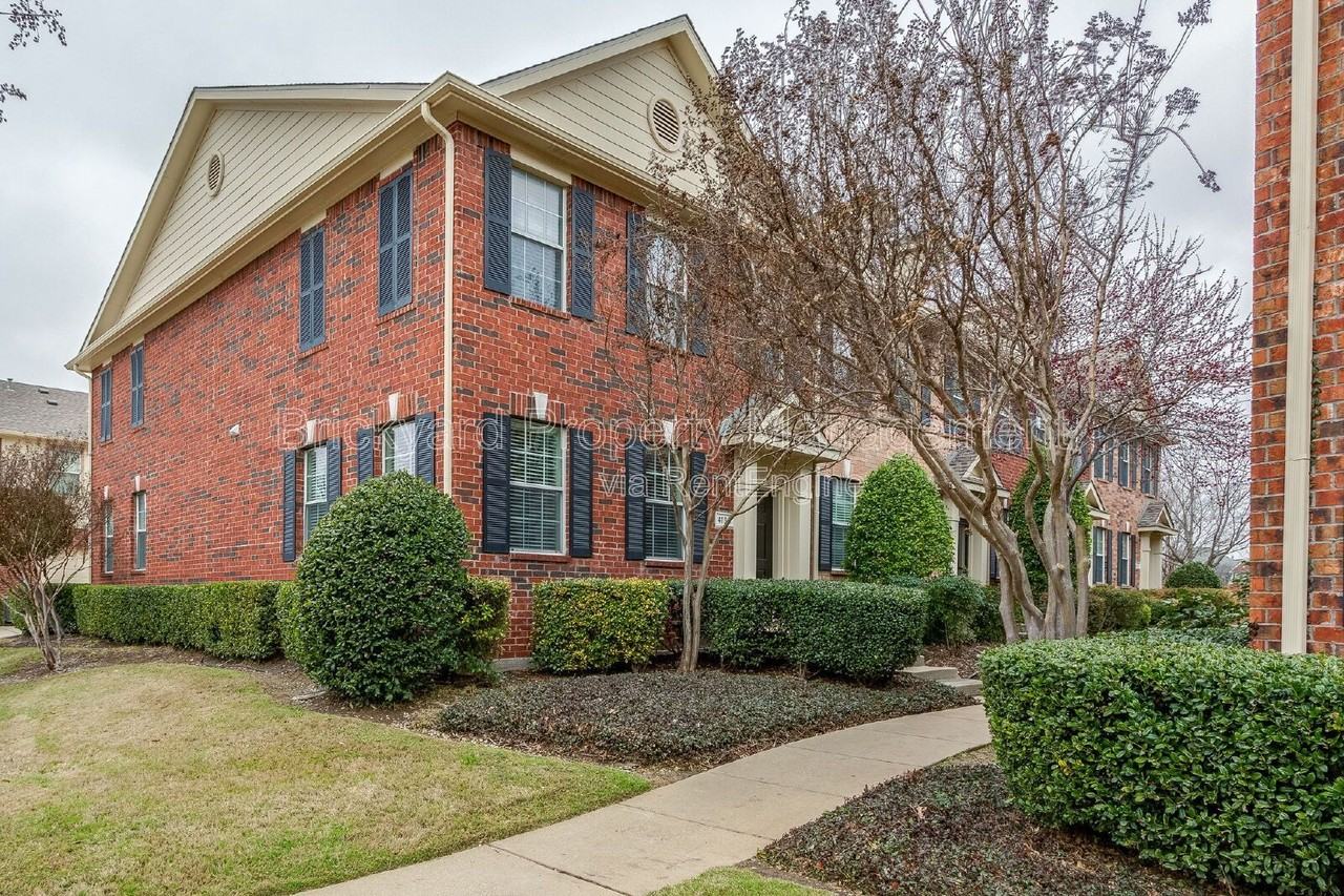 4168 Kyndra Cir - Photo 2 of 26