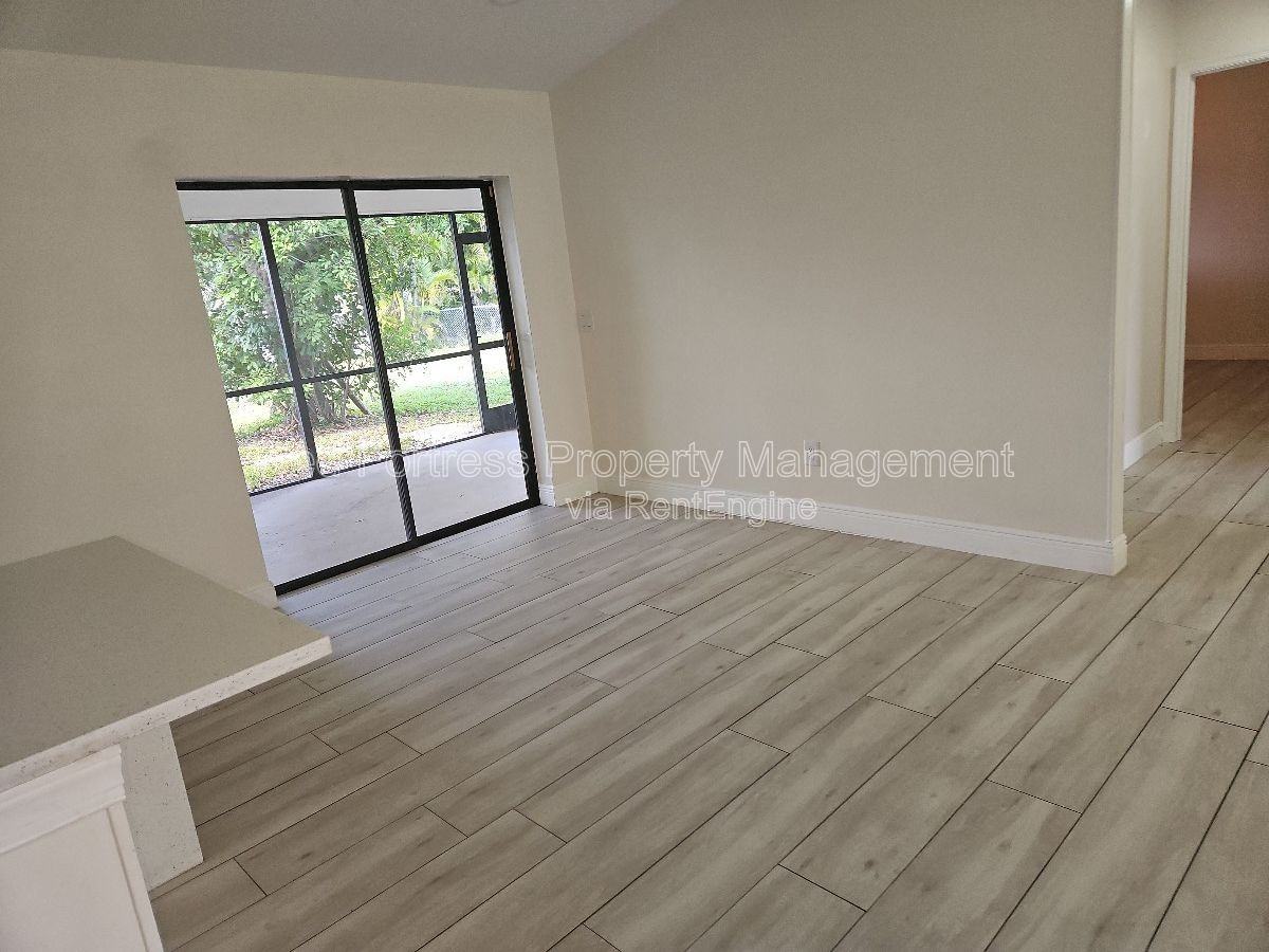 1420 Se 19th St - Photo 2 of 10