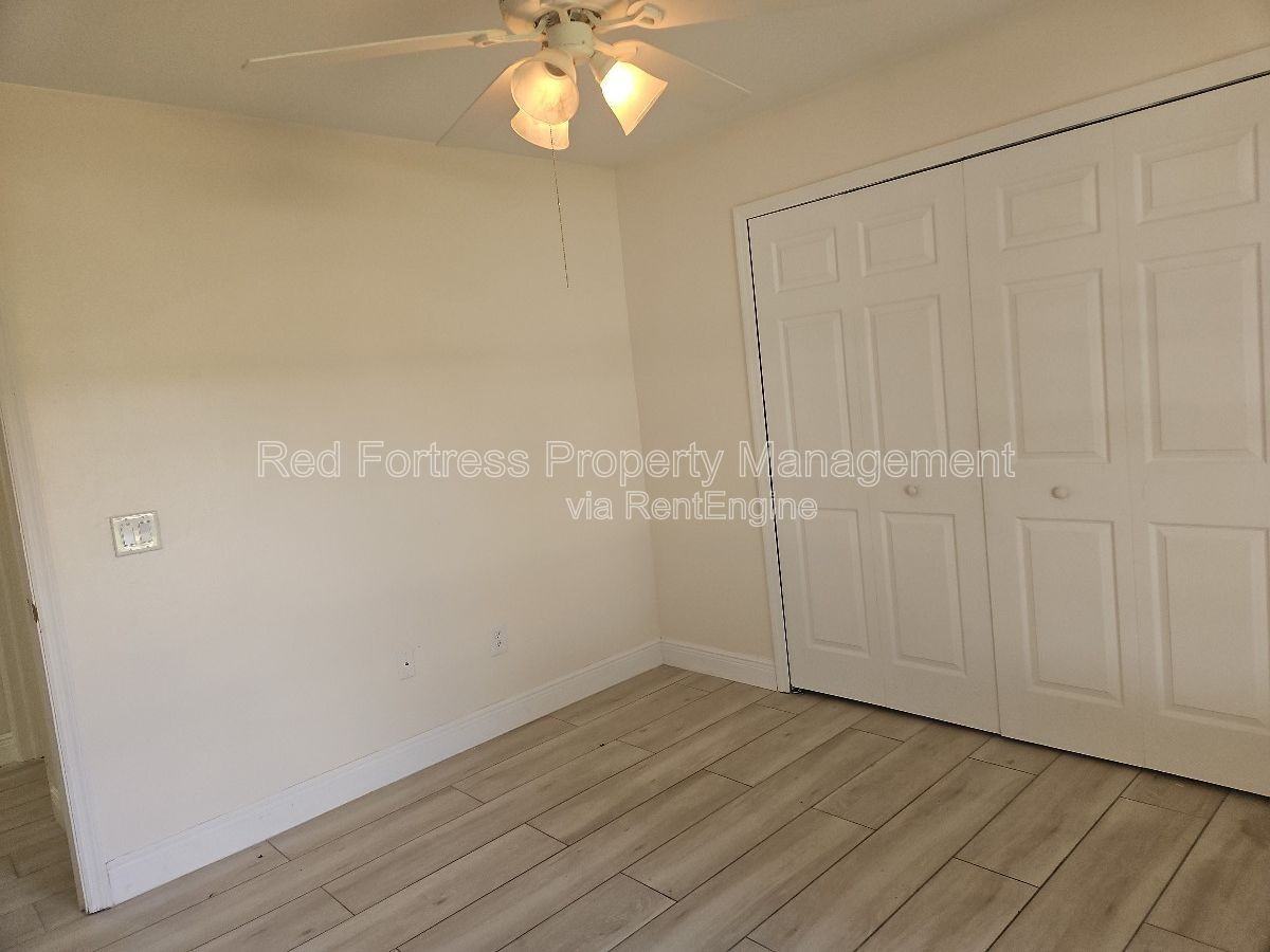 1420 Se 19th St - Photo 5 of 10