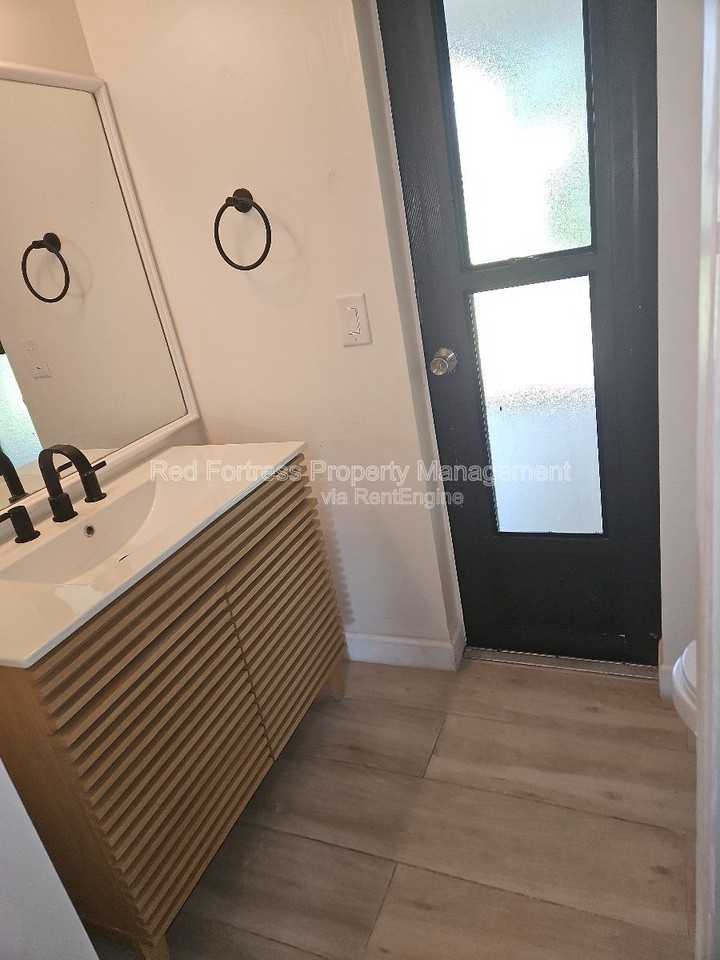 1420 Se 19th St - Photo 7 of 10