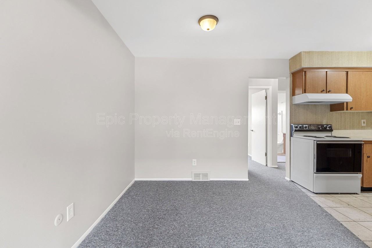 426 Oak St #446-7 - Photo 4 of 10