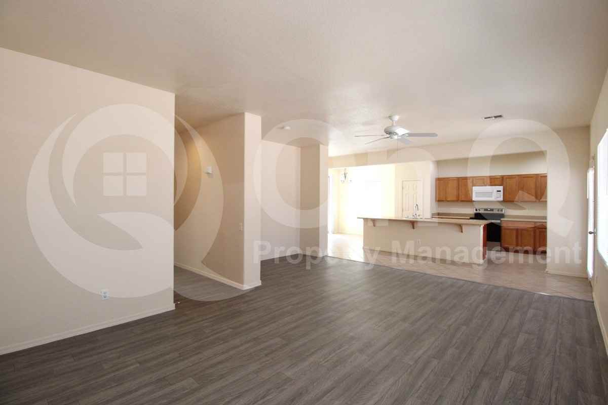 9120 W Hubbell St - Photo 7 of 30