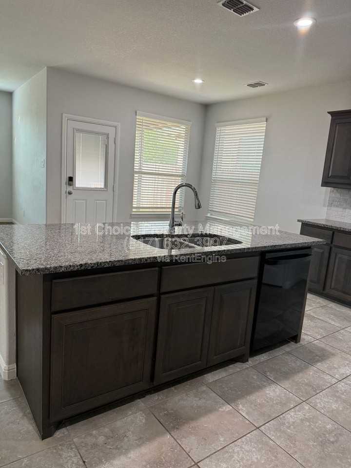 4928 Sugarcane Ln - Photo 4 of 6