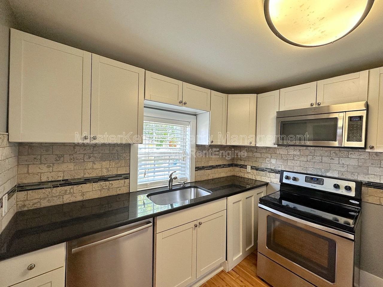 212 S State St - Photo 5 of 14