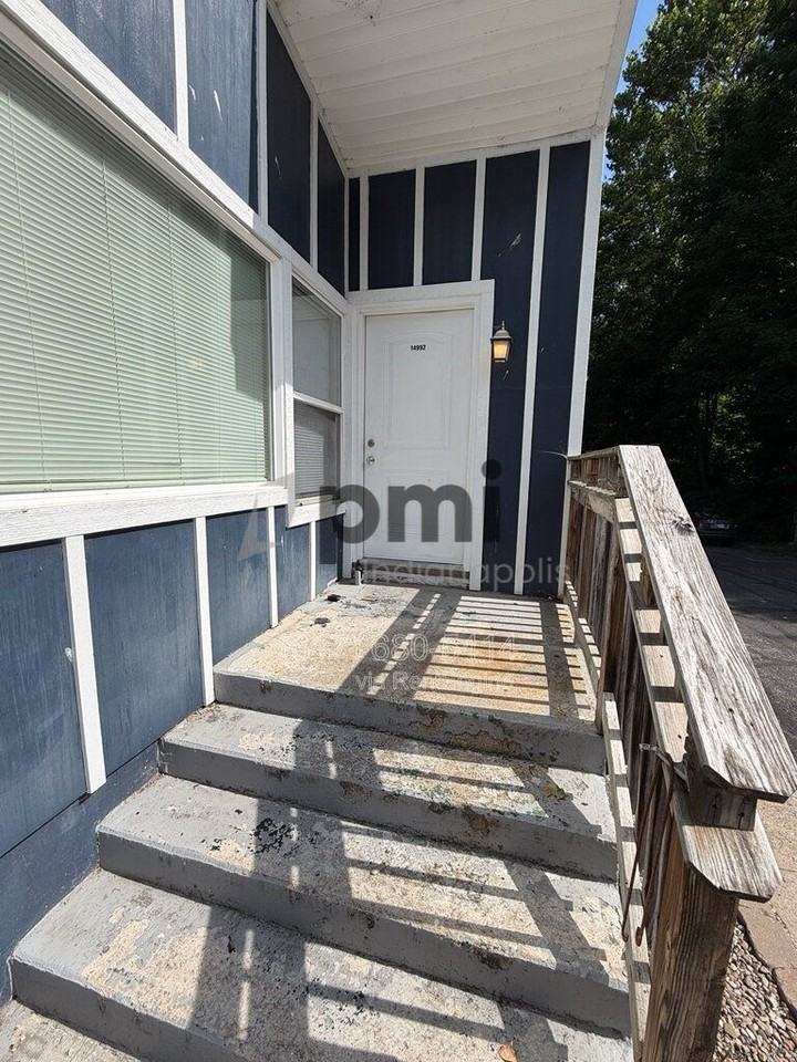 14992 Allisonville Rd - Photo 3 of 27