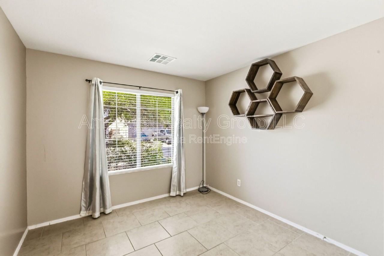 23374 W Pima St - Photo 5 of 39