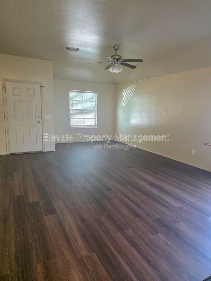 927 W Prairie Wind Way - Photo 3 of 12