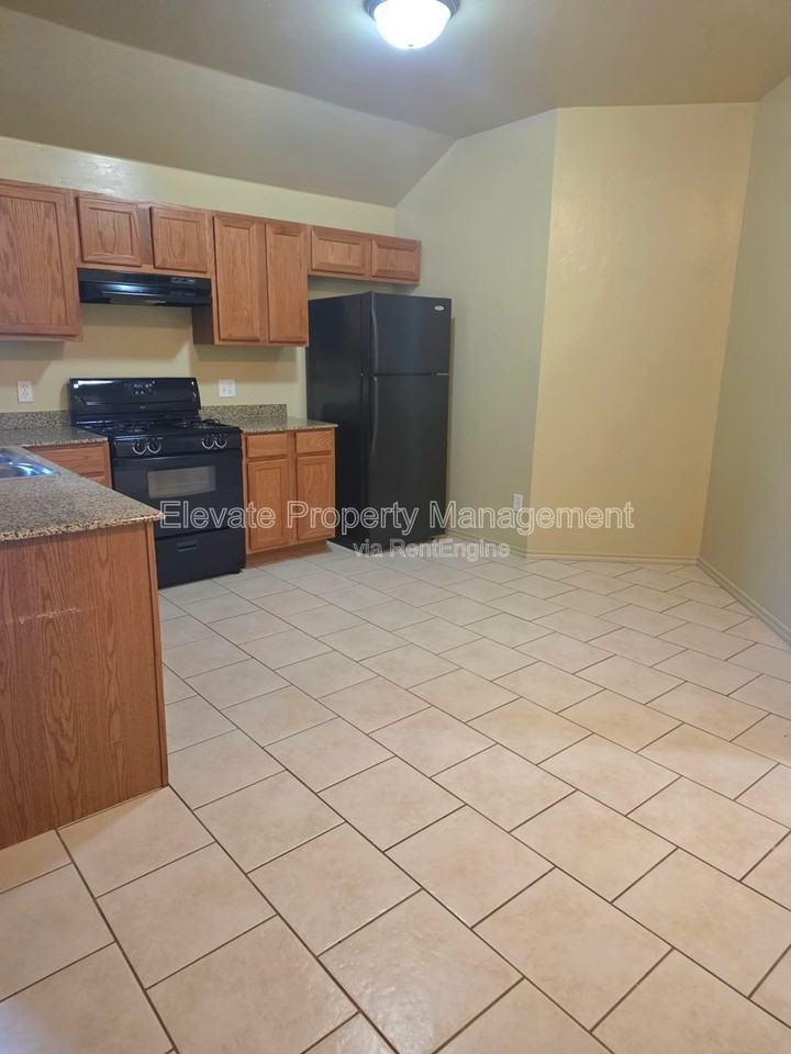 927 W Prairie Wind Way - Photo 4 of 12