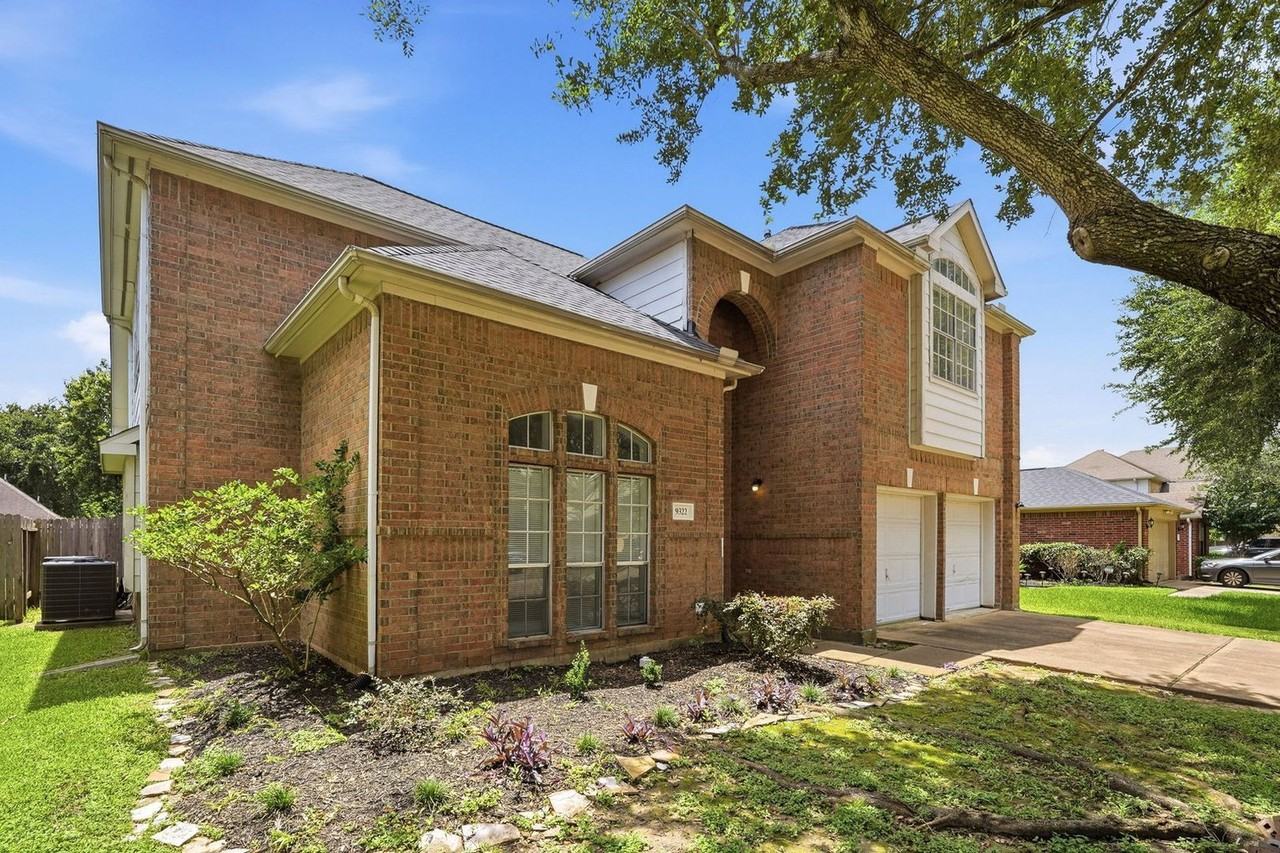 9322 Eaglewood Glen Trl - Photo 2 of 29