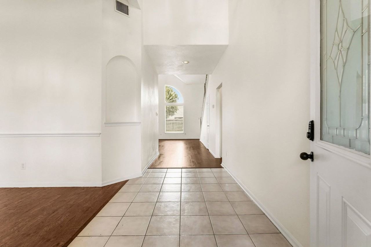 9322 Eaglewood Glen Trl - Photo 3 of 29