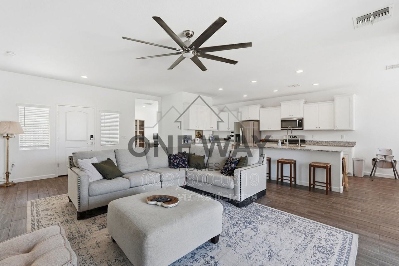 30558 W Clarendon Ave - Photo 6 of 43
