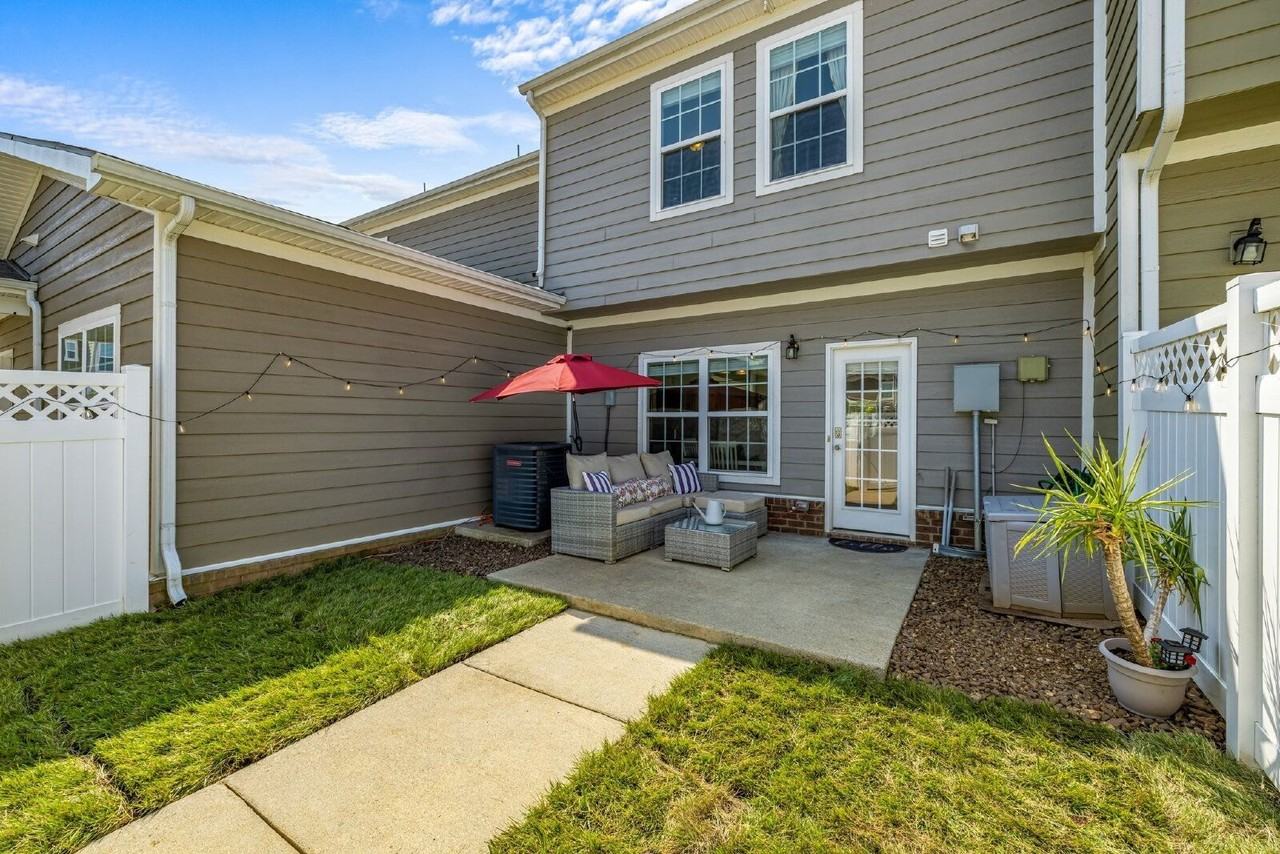 409 Oldbury Ln - Photo 3 of 37