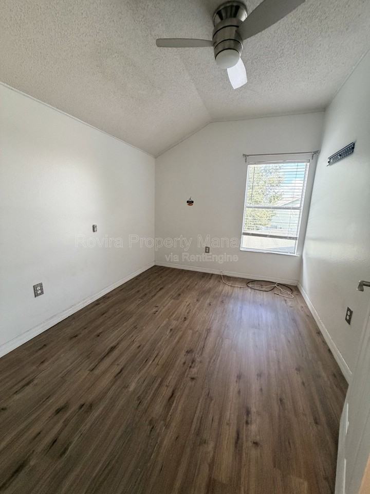 218 Ronaldale Ave - Photo 4 of 48