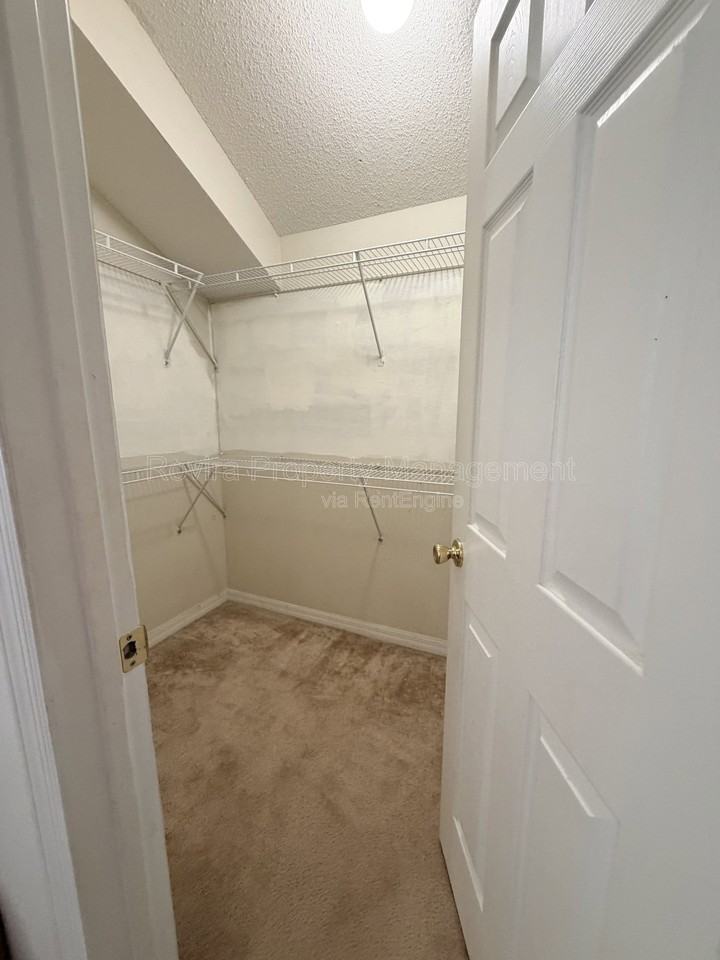 218 Ronaldale Ave - Photo 5 of 48