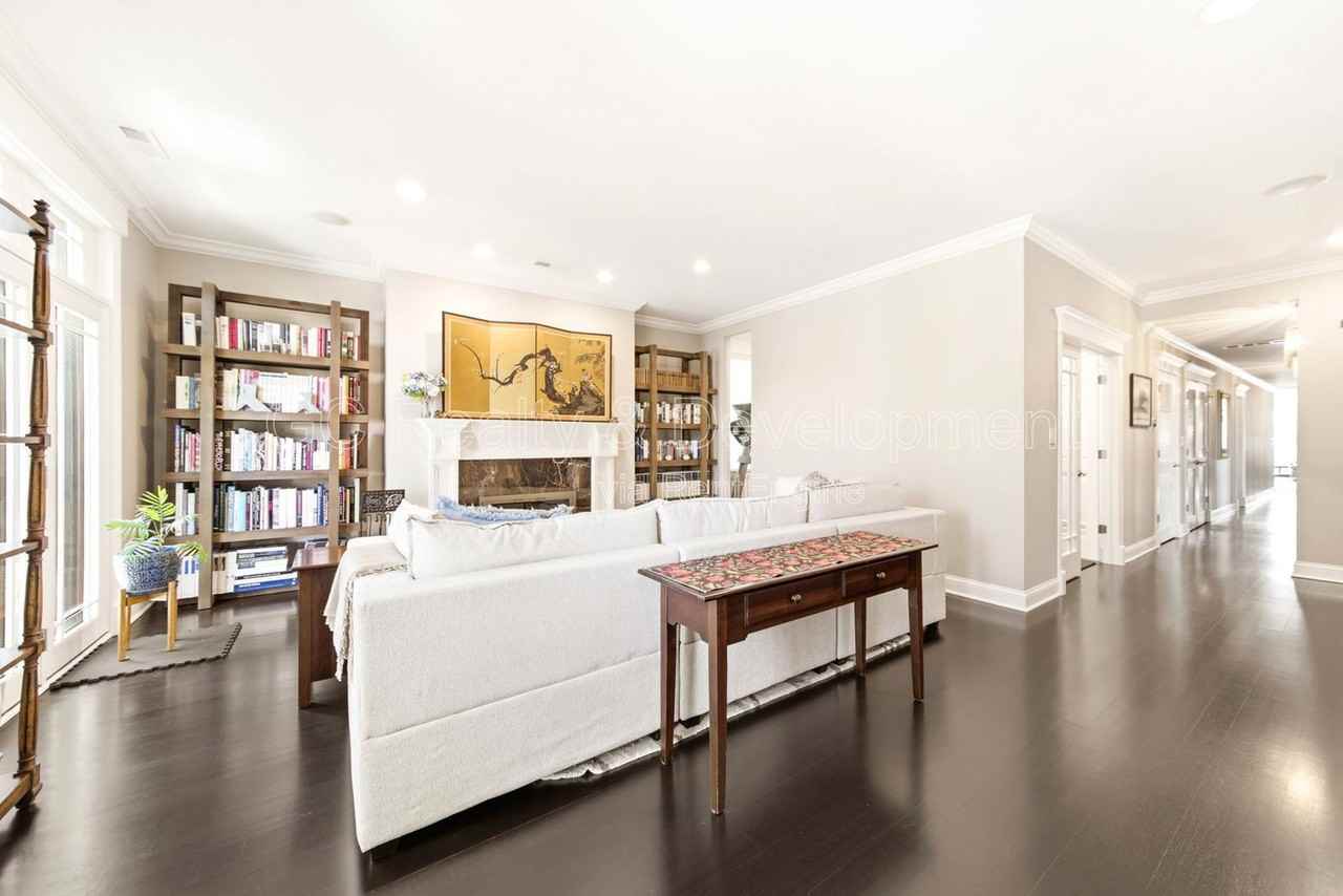 3934 N Janssen Ave #4 - Photo 4 of 25