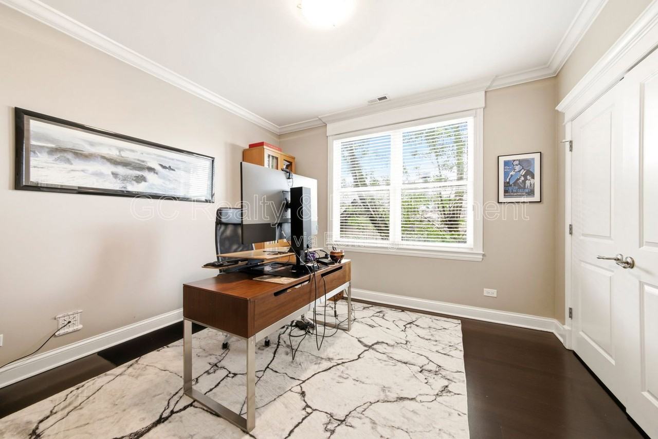 3934 N Janssen Ave #4 - Photo 6 of 25