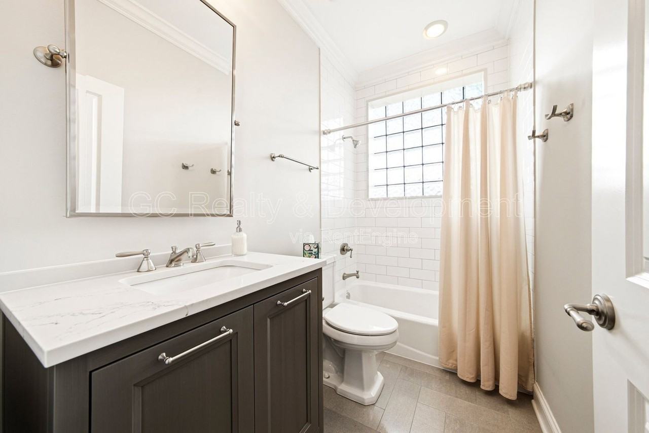 3934 N Janssen Ave #4 - Photo 7 of 25