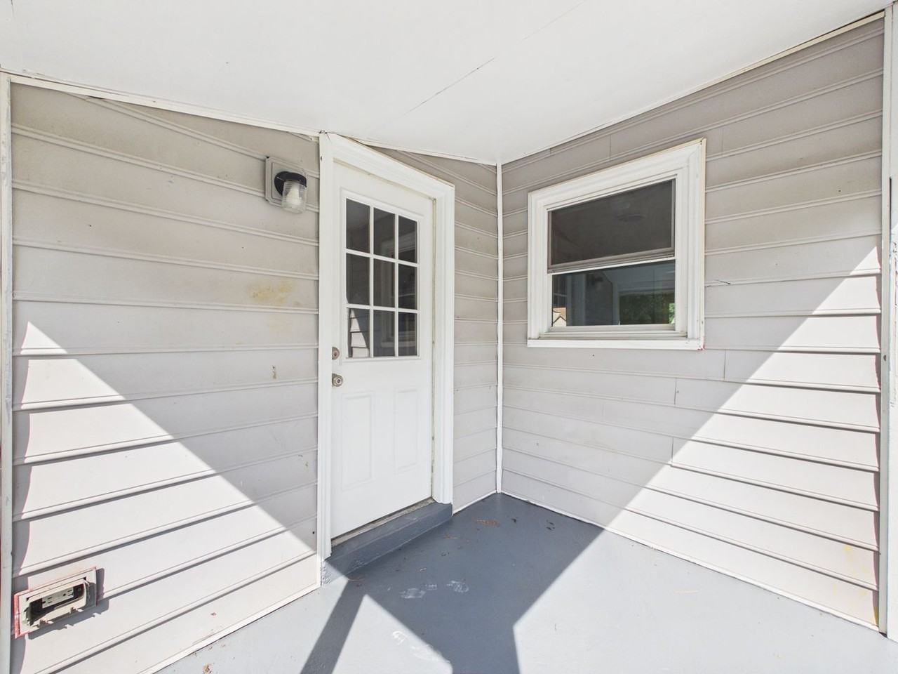1124 Hollister Ave - Photo 6 of 11