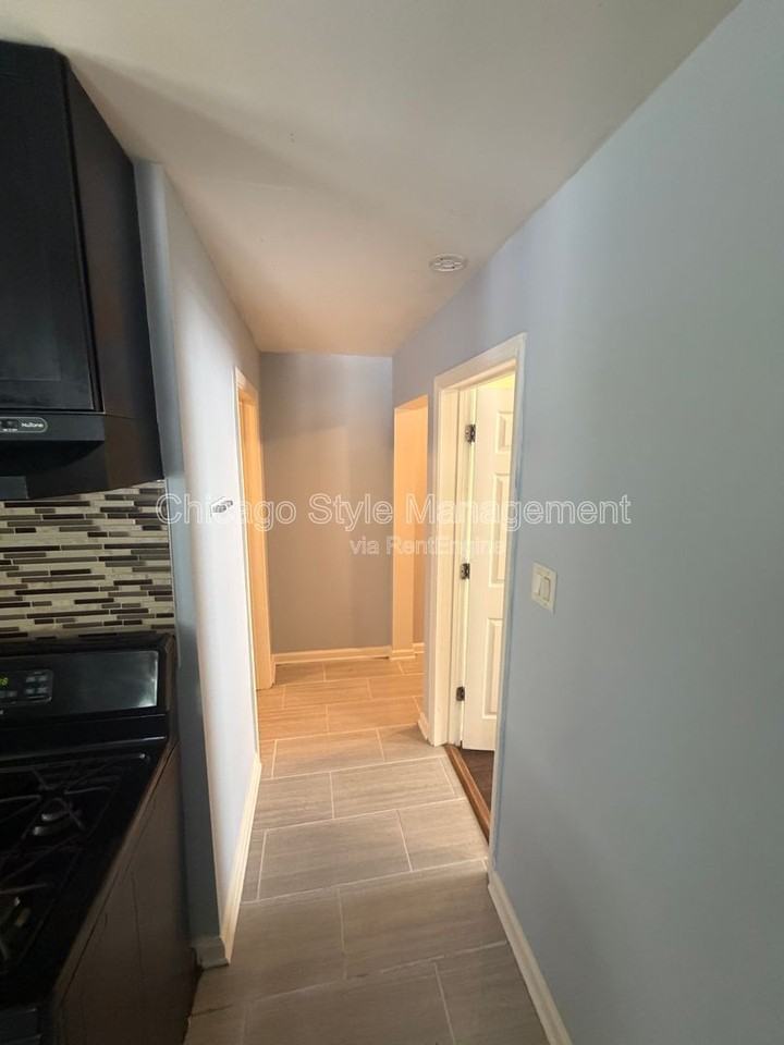 8756 S Exchange Ave #1F - Photo 7 of 7
