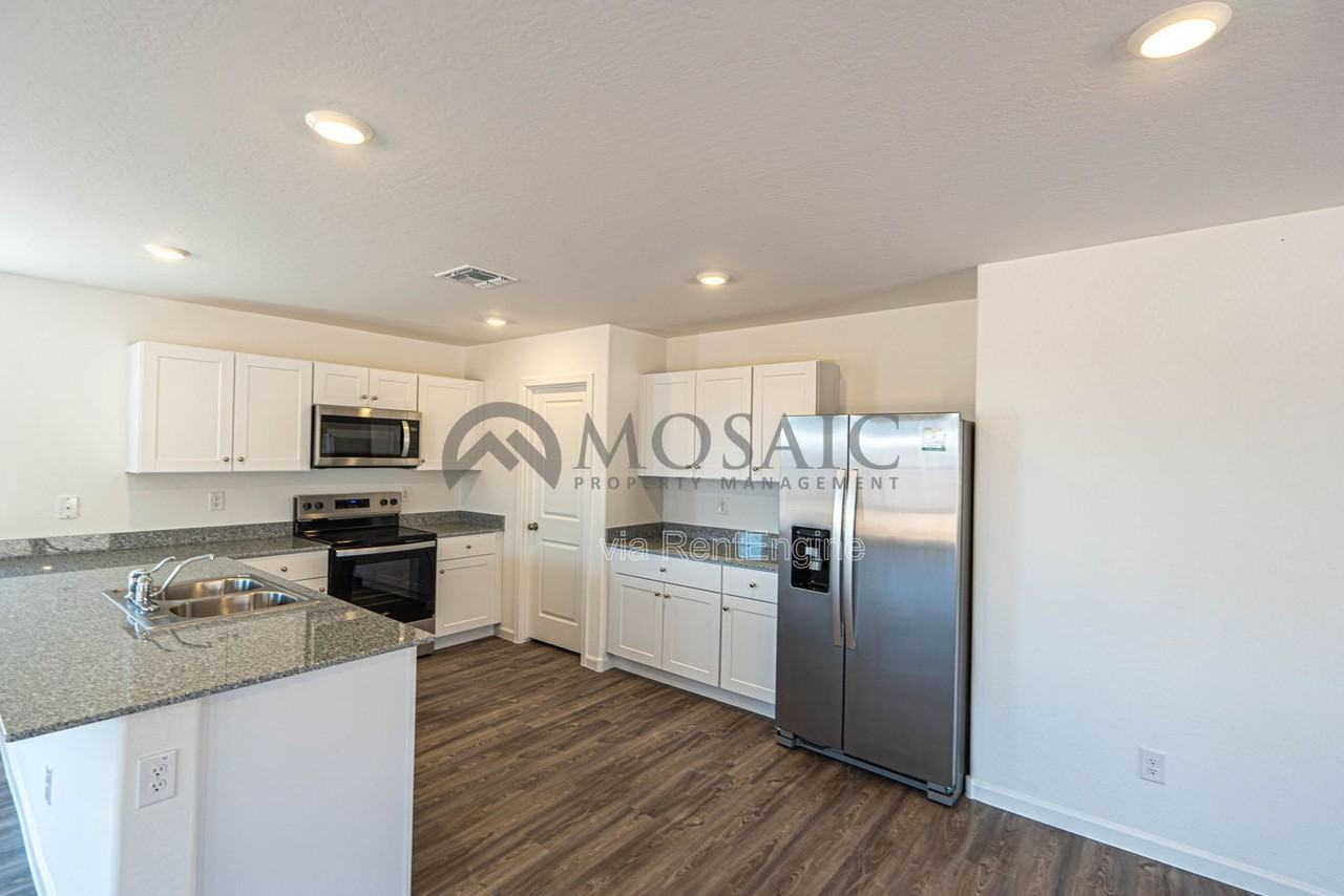 1445 E Jaycie Dr - Photo 2 of 20