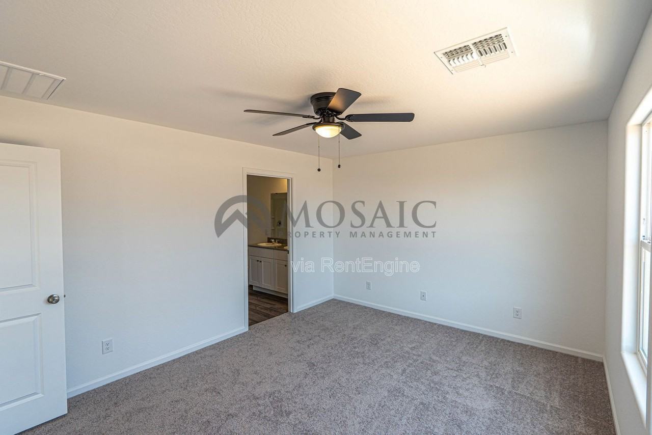 1445 E Jaycie Dr - Photo 7 of 20