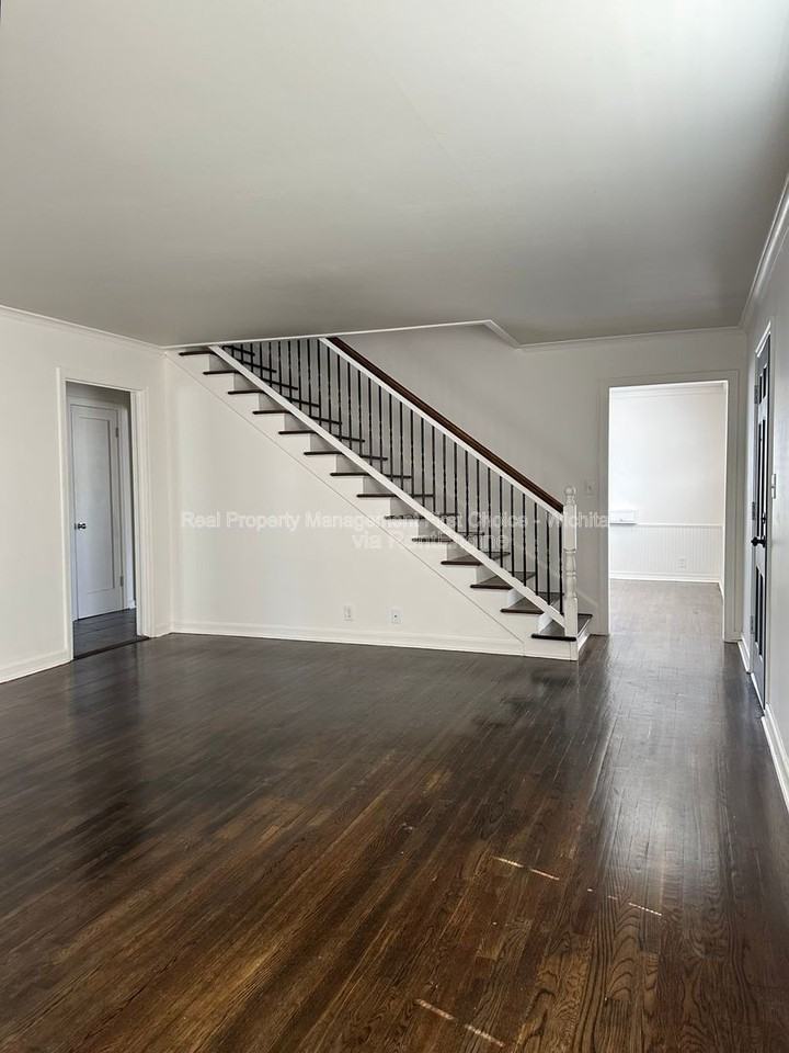 333 N Oliver Ave - Photo 3 of 24