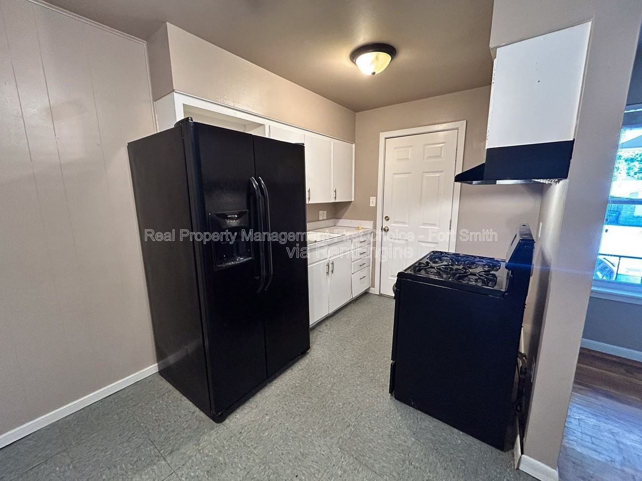 2301 S V St #6 - Photo 6 of 11