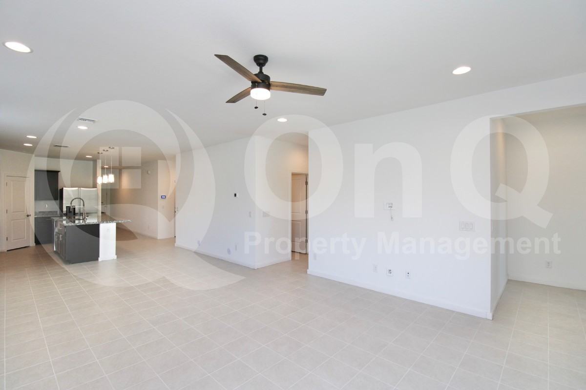 4577 W Sweetbush Way - Photo 4 of 20