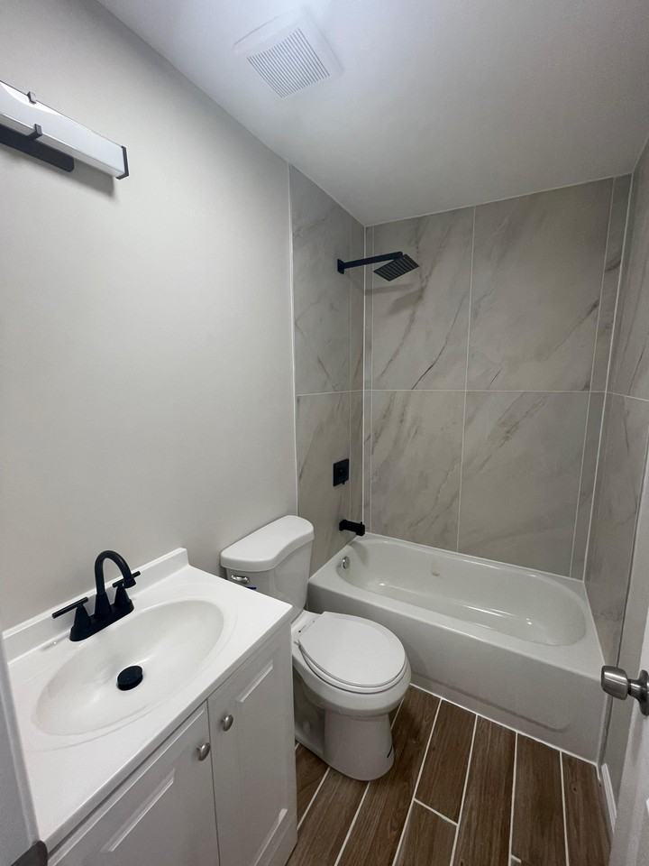 2038 Orleans St - Photo 4 of 15