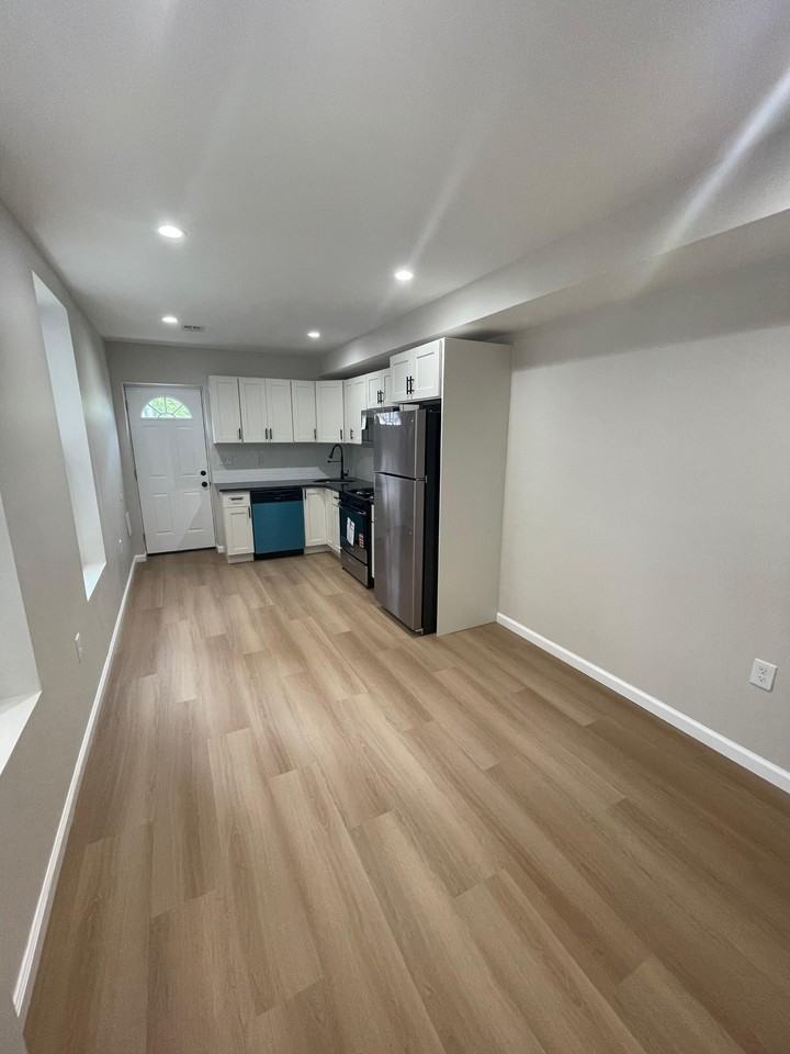2038 Orleans St - Photo 6 of 15