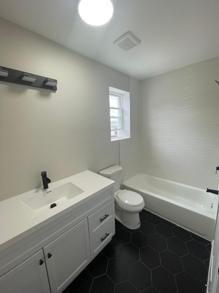 2038 Orleans St - Photo 7 of 15