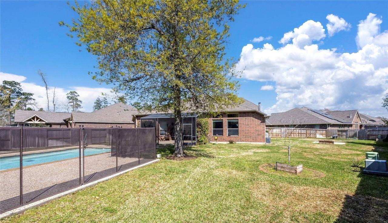 6743 Honeycrest Ln - Photo 3 of 20