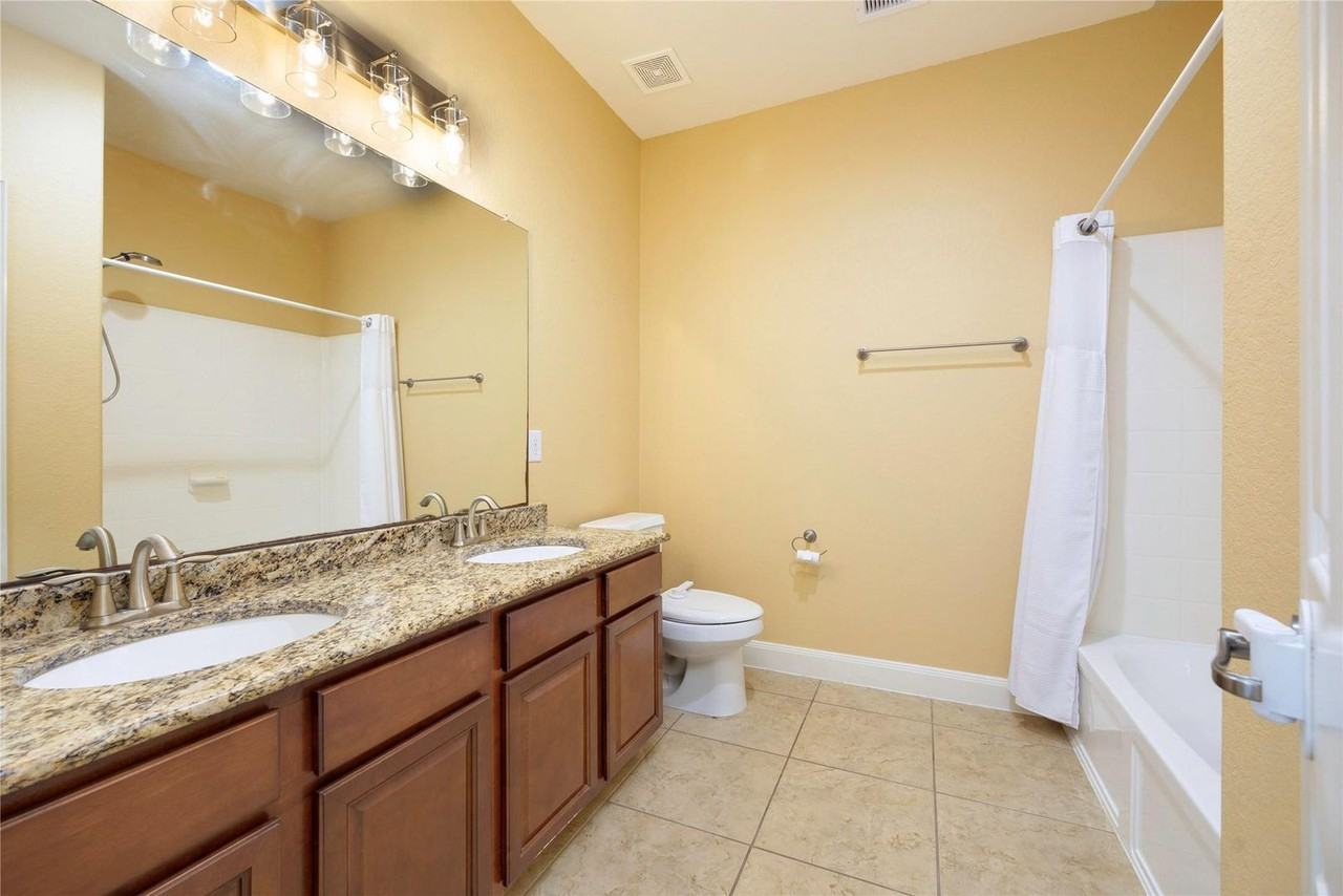 6743 Honeycrest Ln - Photo 6 of 20