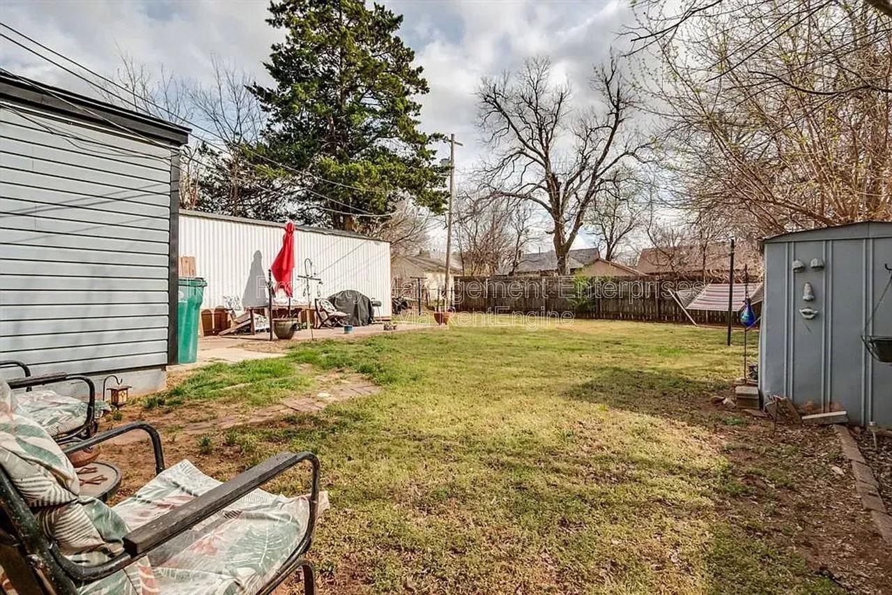 2342 Nw 11th St - Photo 6 of 7
